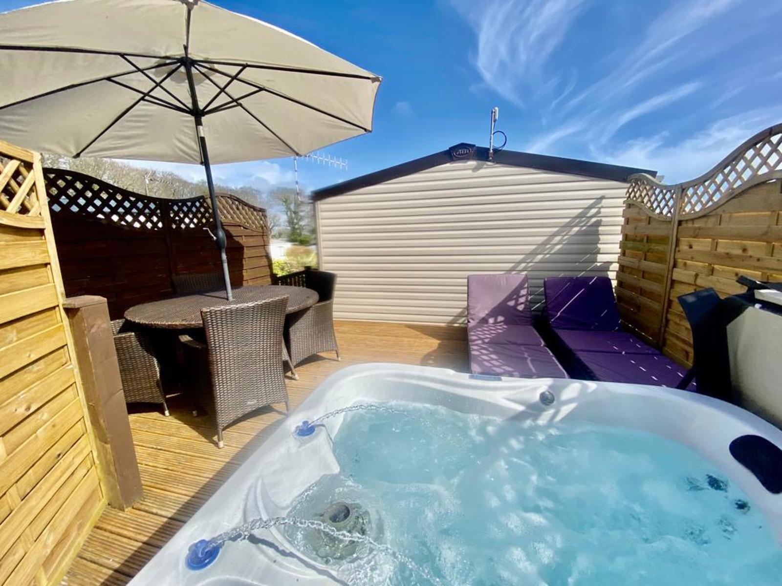 Hot Tub Executive Plus | Swallow Tree Gardens